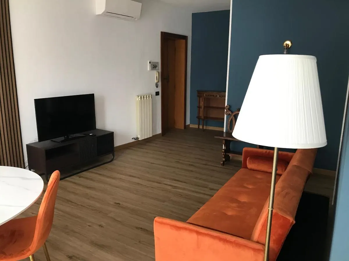 Glam Apartment Bardolino Italy